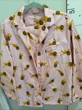 Hanna Andersson Pink Pajama Shirt with Yellow Lion Print